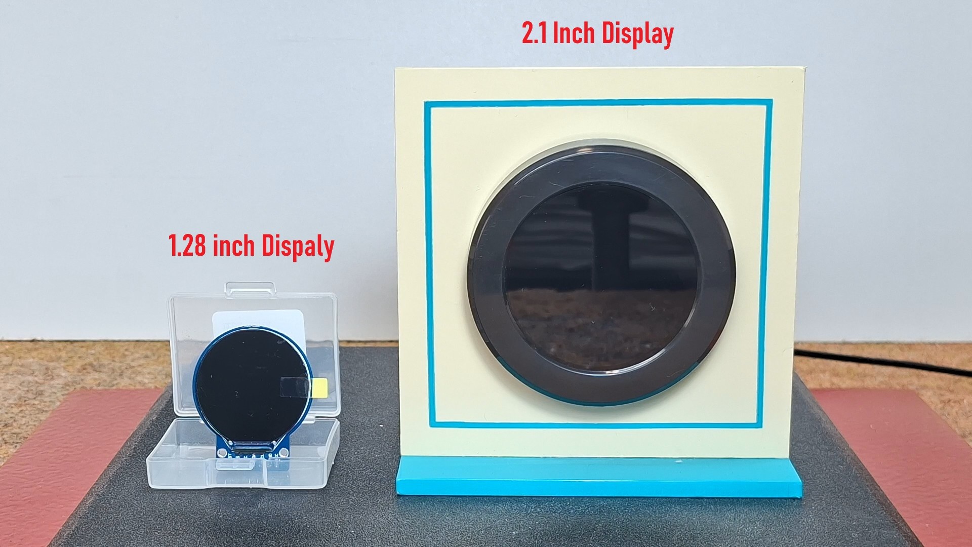 small-vs-big-dispaly.jpg